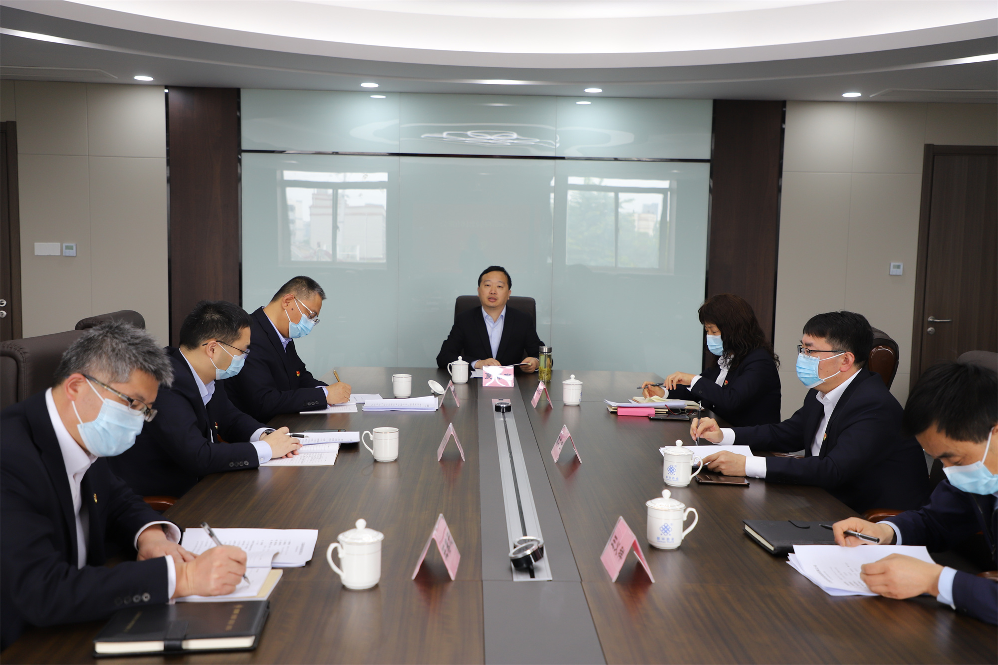bv伟德源自英国始于1946集团党委理论中心组开展党风廉政建设学习会
